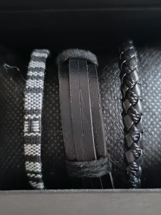 Set di 3 Braccialetti in Pelle e Tessuto. Per regalo