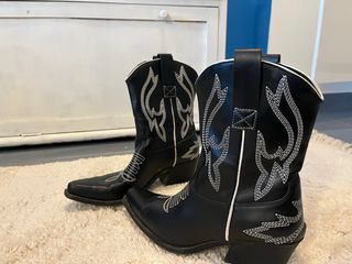 Botas camperas negras mujer