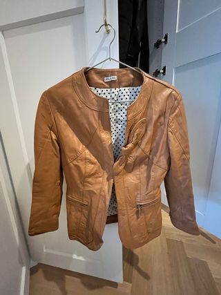 Chaqueta Kor@kor piel súper bonita Made in Italy