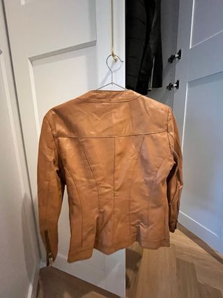 Chaqueta Kor@kor piel súper bonita Made in Italy