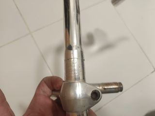 Manillar de bicicleta plateado