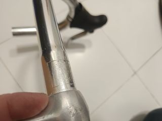 Manillar de bicicleta plateado