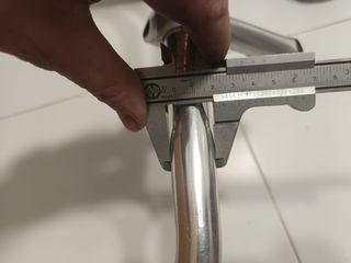 Manillar de bicicleta plateado