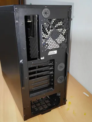 Caja PC Cooler Master Silencio 550 Negra