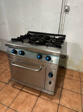 Cocina Industrial 4 Fuegos con Horno JEMI