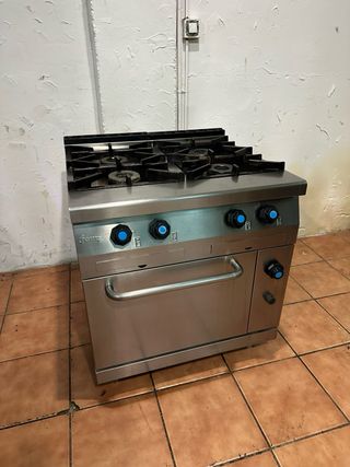 Cocina Industrial 4 Fuegos con Horno JEMI