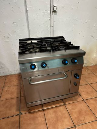 Cocina Industrial 4 Fuegos con Horno JEMI