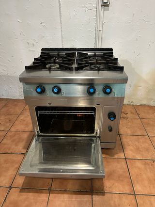 Cocina Industrial 4 Fuegos con Horno JEMI