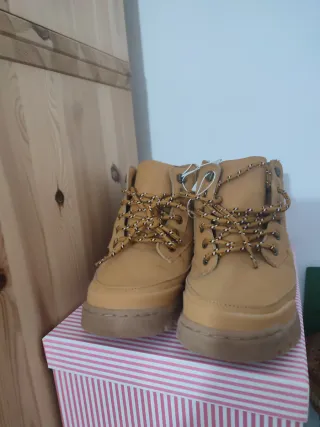 Botas unisex con cordones