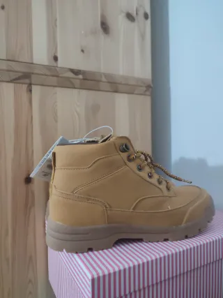 Botas unisex con cordones