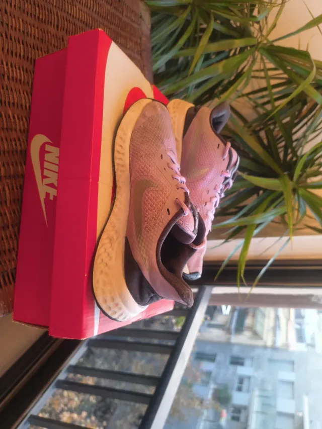 Nike Revolution taglia 39