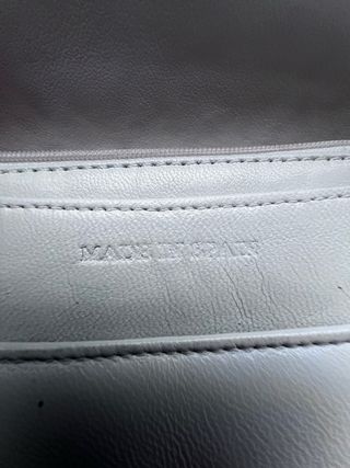 Bolso de piel beige con correa