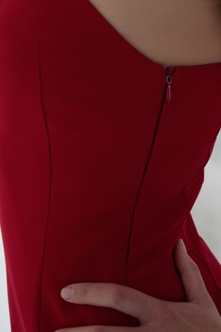 Vestido mini rojo asimétrico