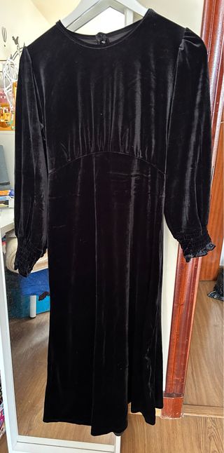 Abrigo y vestido de terciopelo negro