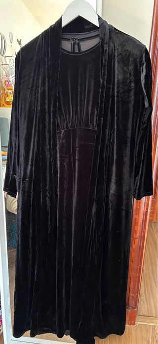 Abrigo y vestido de terciopelo negro