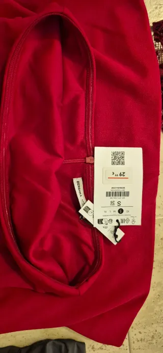 Vestido rojo largo con flores