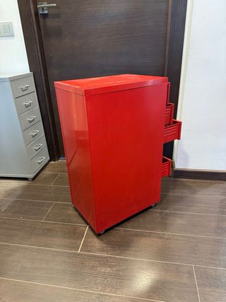 Armadio con 6 cassetti e ruote