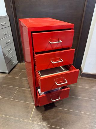 Armadio con 6 cassetti e ruote