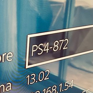 PlayStation 4, 5 mandos DualShock y juego EA FC25