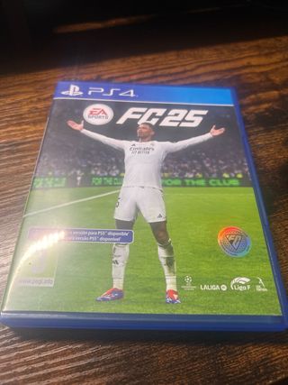 PlayStation 4, 5 mandos DualShock y juego EA FC25