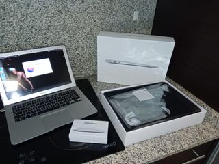 MacBook Air 13” (2017) 256GB. Color Gris espacial.