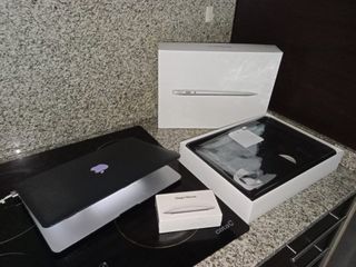 MacBook Air 13” (2017) 256GB. Color Gris espacial.