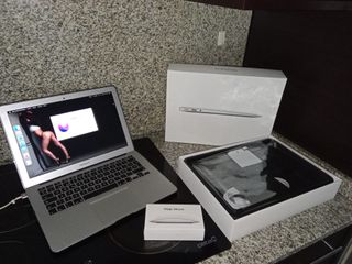 MacBook Air 13” (2017) 256GB. Color Gris espacial.