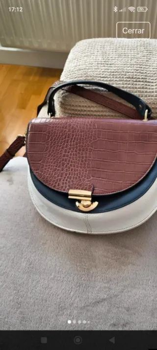 Bolso marrón,blanco  y azul con textura