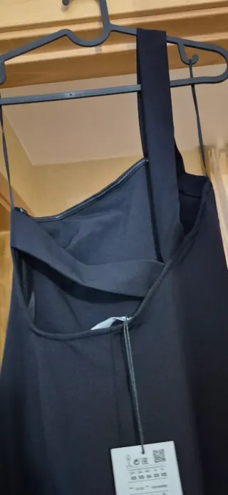 Vestido largo negro con abertura