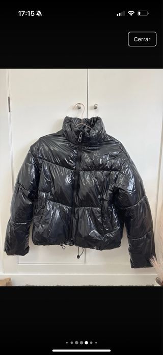 Chaqueta charol negra disponible vinted