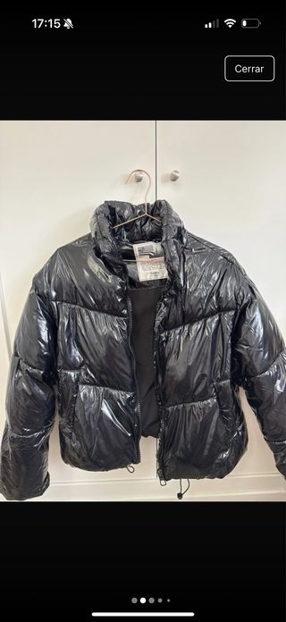 Chaqueta charol negra disponible vinted
