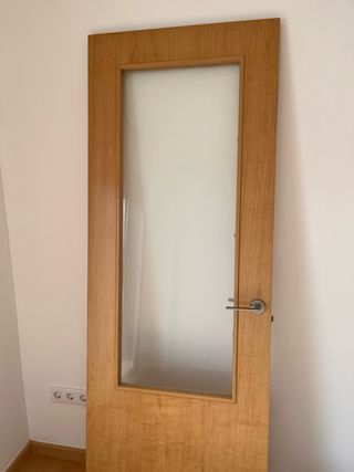 Puerta madera con cristal