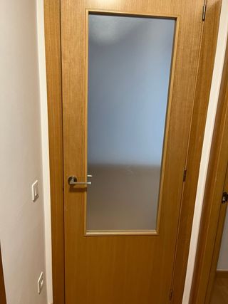 Puerta madera con cristal