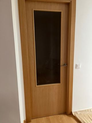 Puerta madera con cristal