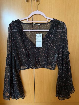 Blusa Stradivarius floral negra XS