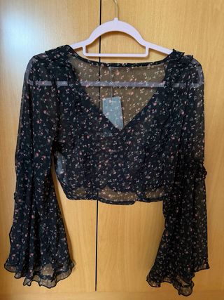 Blusa Stradivarius floral negra XS