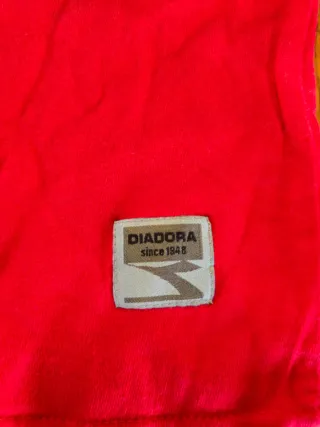 T-shirt Diadora vintage rossa