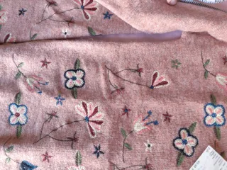 Jersey rosa flores bordadas nuevo