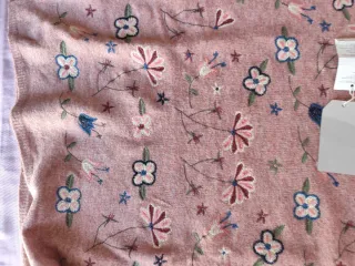 Jersey rosa flores bordadas nuevo