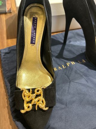 Zapatos de tacón Ralph Lauren negros y dorados