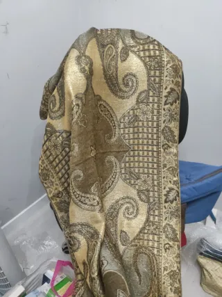 Pashmina fular estampado paisley marrón y dorado