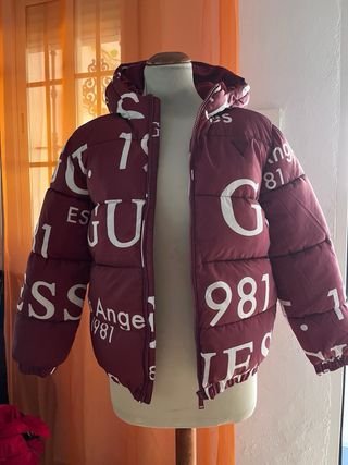 Chaqueta Guess oversize estampada