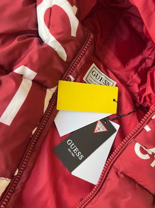 Chaqueta Guess oversize estampada