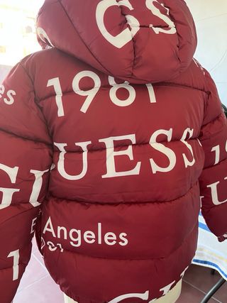 Chaqueta Guess oversize estampada