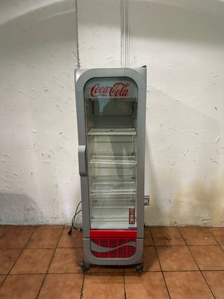 Nevera expositora Coca-Cola