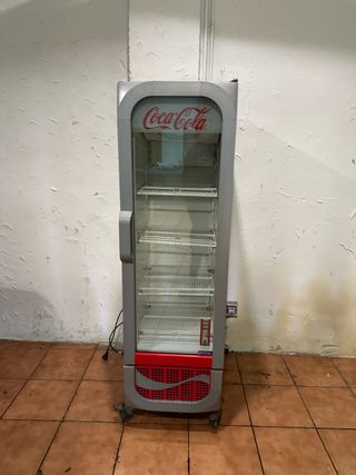 Nevera expositora Coca-Cola