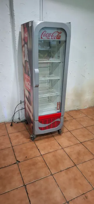 Nevera expositora Coca-Cola
