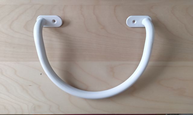 Porta asciugamani con anelli in metallo bianco