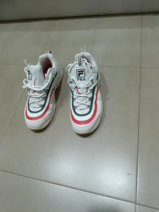 Zapatillas Fila Unisex Blancas y Rojas