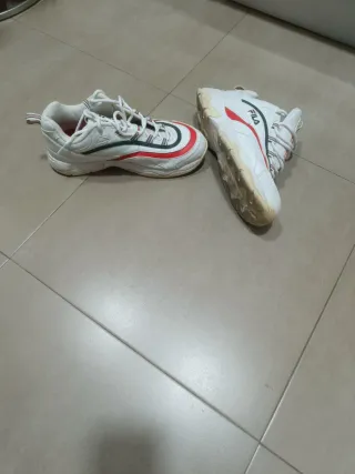 Zapatillas Fila Unisex Blancas y Rojas